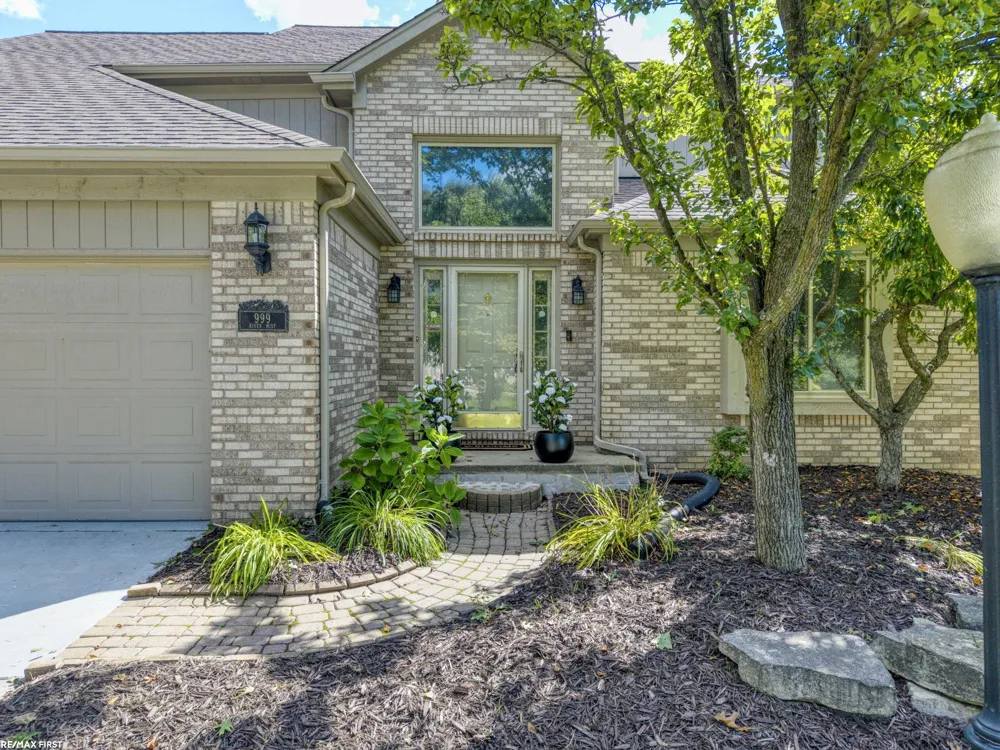 999 River Mist Drive Rochester City, MI 48307