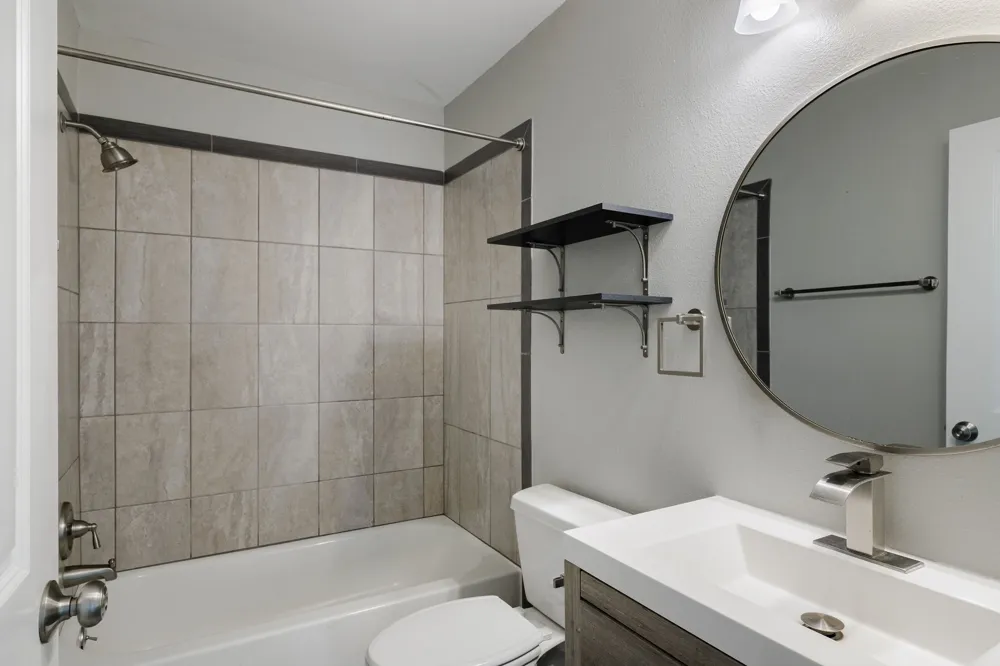 6101 London Drive Austin, TX 78745