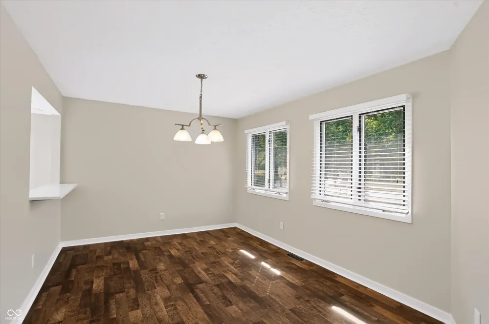328 Sandbrook Drive Noblesville, IN 46062