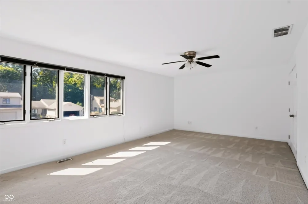 328 Sandbrook Drive Noblesville, IN 46062