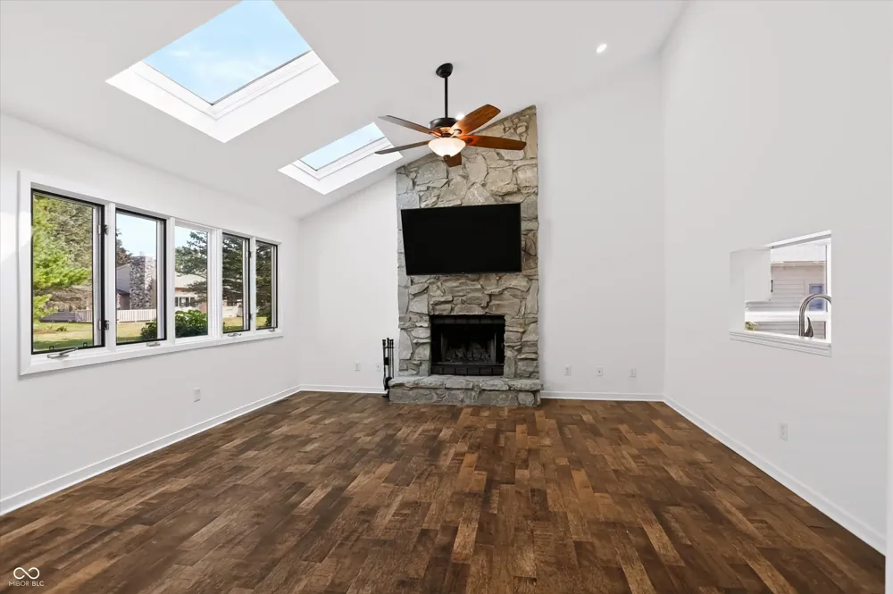 328 Sandbrook Drive Noblesville, IN 46062