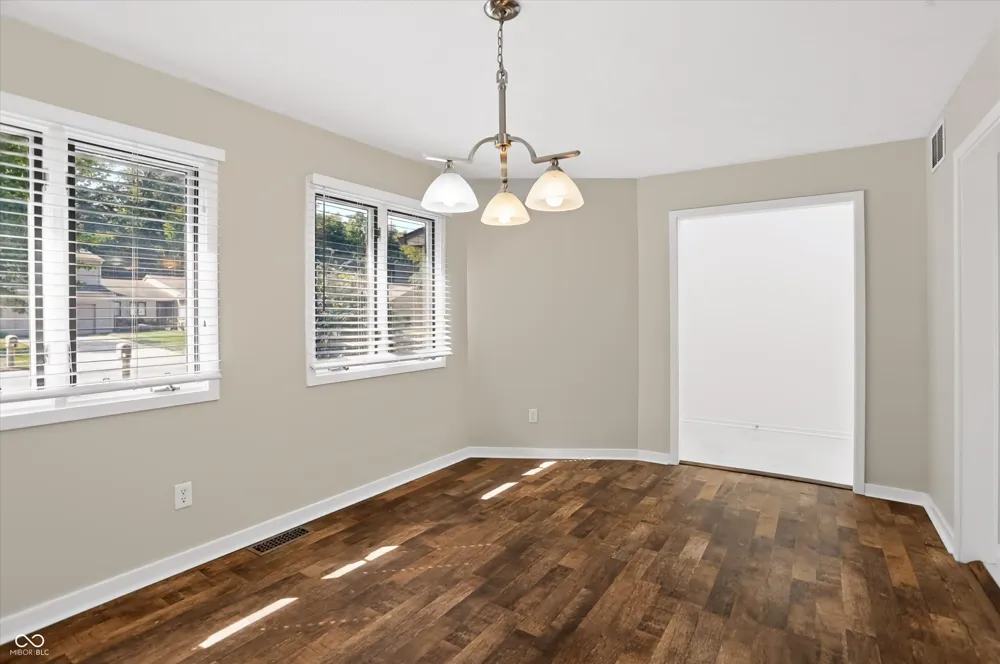 328 Sandbrook Drive Noblesville, IN 46062