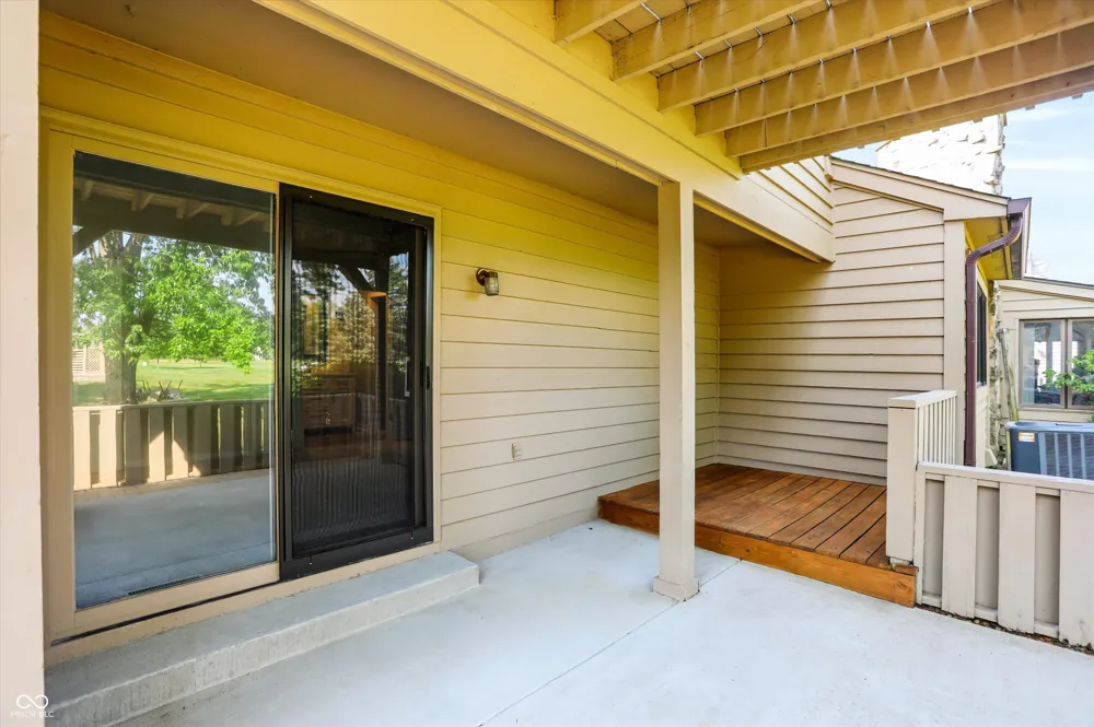 328 Sandbrook Drive Noblesville, IN 46062
