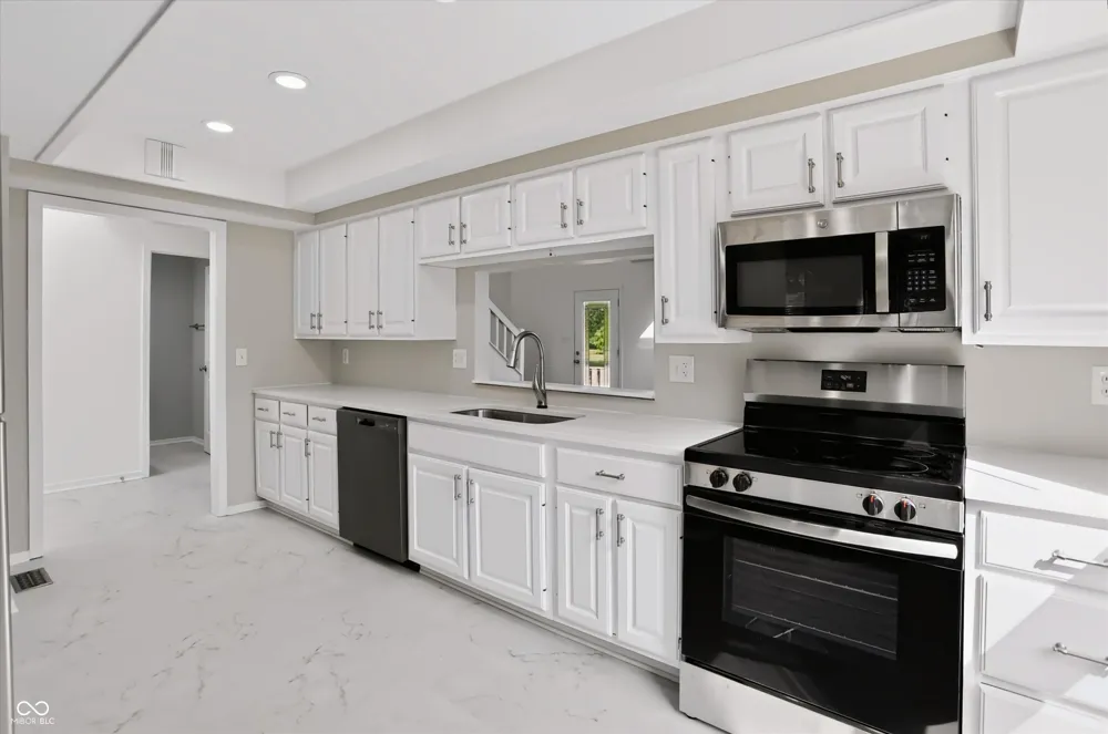 328 Sandbrook Drive Noblesville, IN 46062