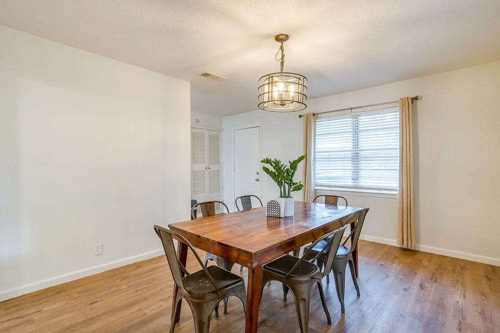 1116 Woodbrook Street Arlington, TX 76011