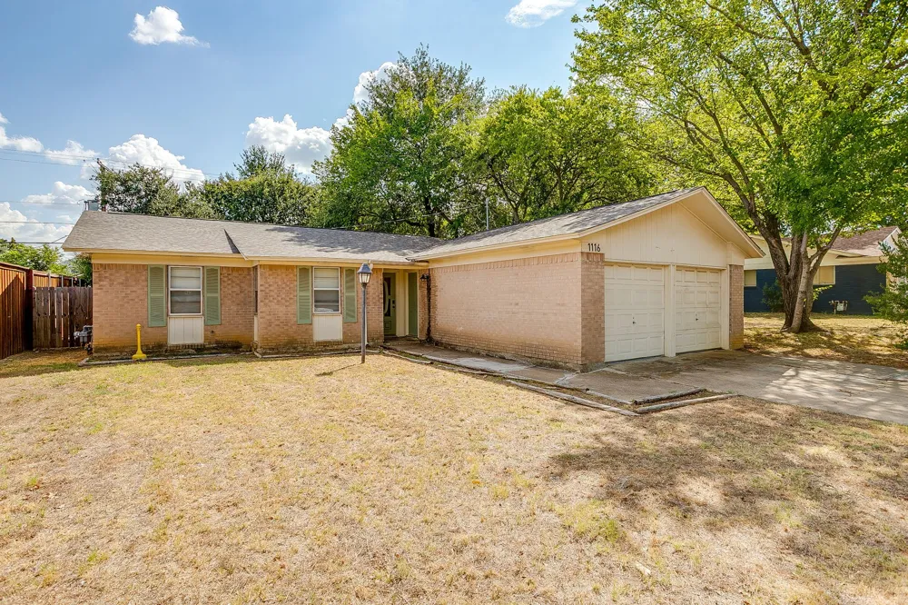 1116 Woodbrook Street Arlington, TX 76011