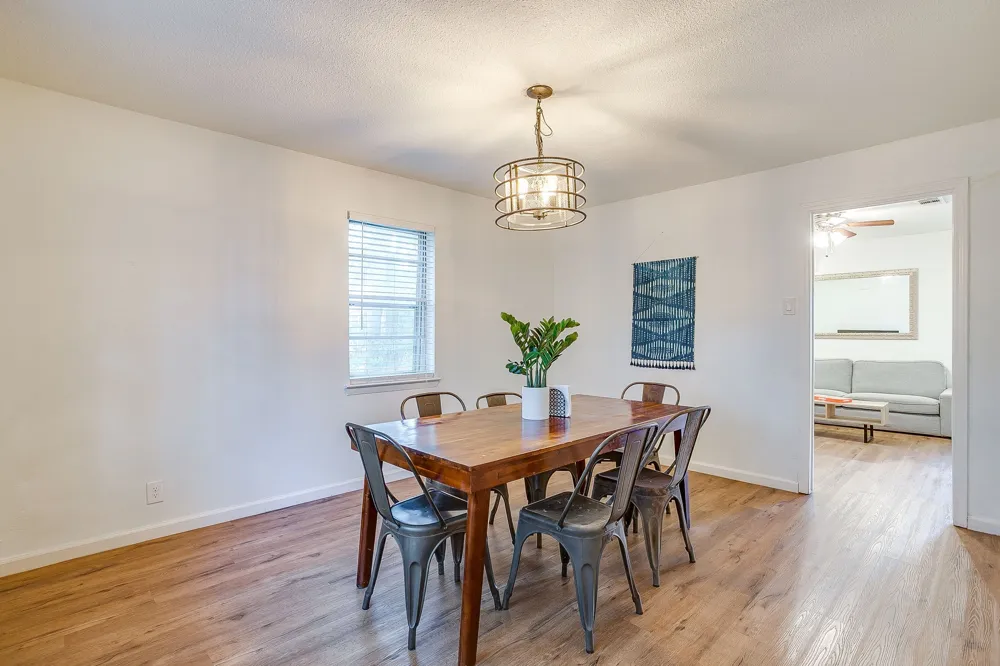 1116 Woodbrook Street Arlington, TX 76011
