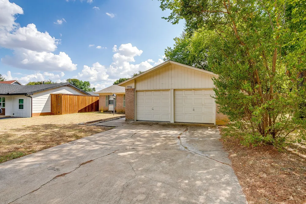 1116 Woodbrook Street Arlington, TX 76011
