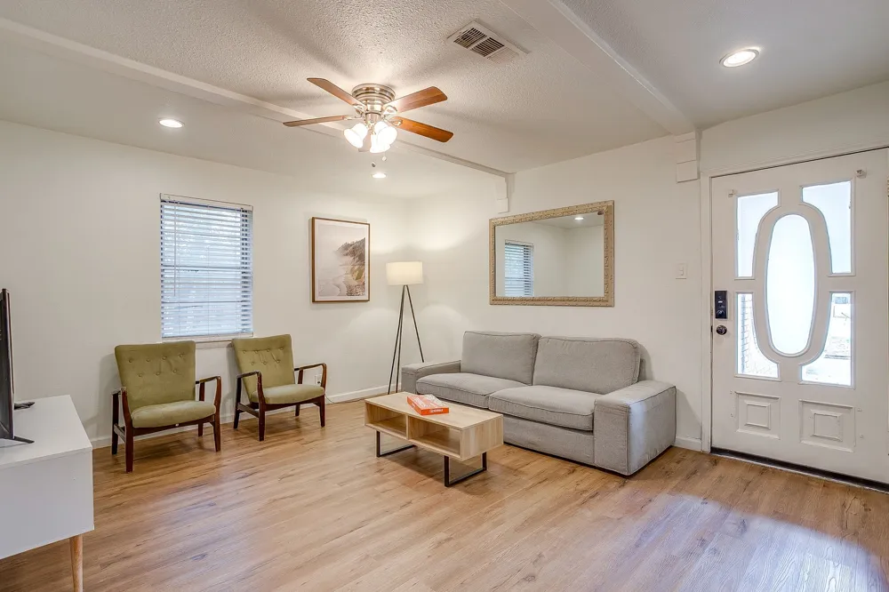 1116 Woodbrook Street Arlington, TX 76011