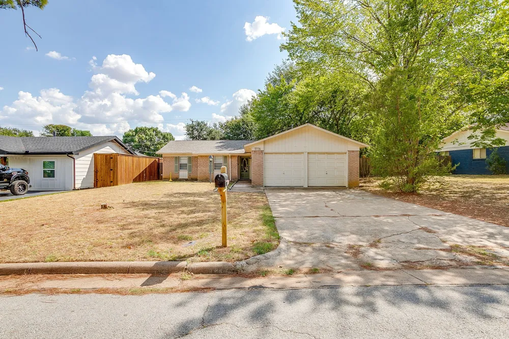 1116 Woodbrook Street Arlington, TX 76011