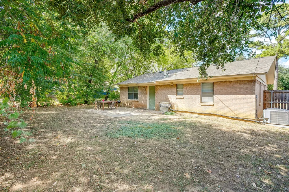 1116 Woodbrook Street Arlington, TX 76011