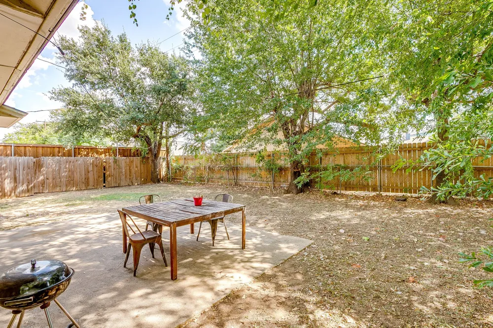 1116 Woodbrook Street Arlington, TX 76011