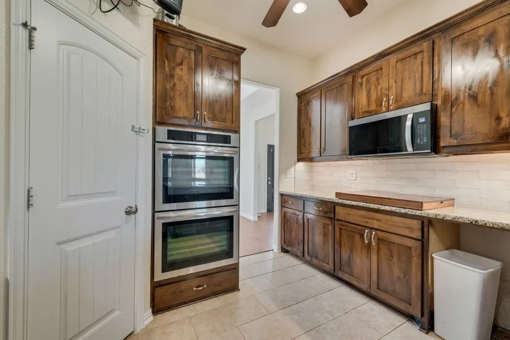 2121 Mockingbird Lane Midlothian, TX 76065