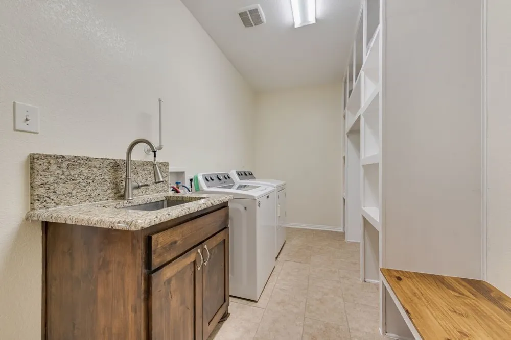 2121 Mockingbird Lane Midlothian, TX 76065