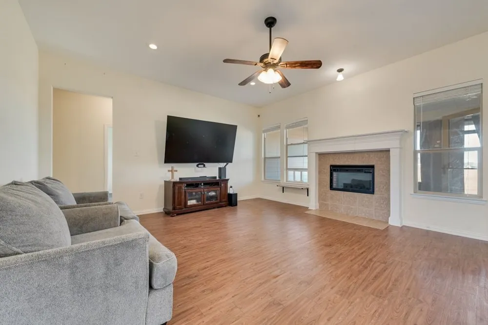 2121 Mockingbird Lane Midlothian, TX 76065