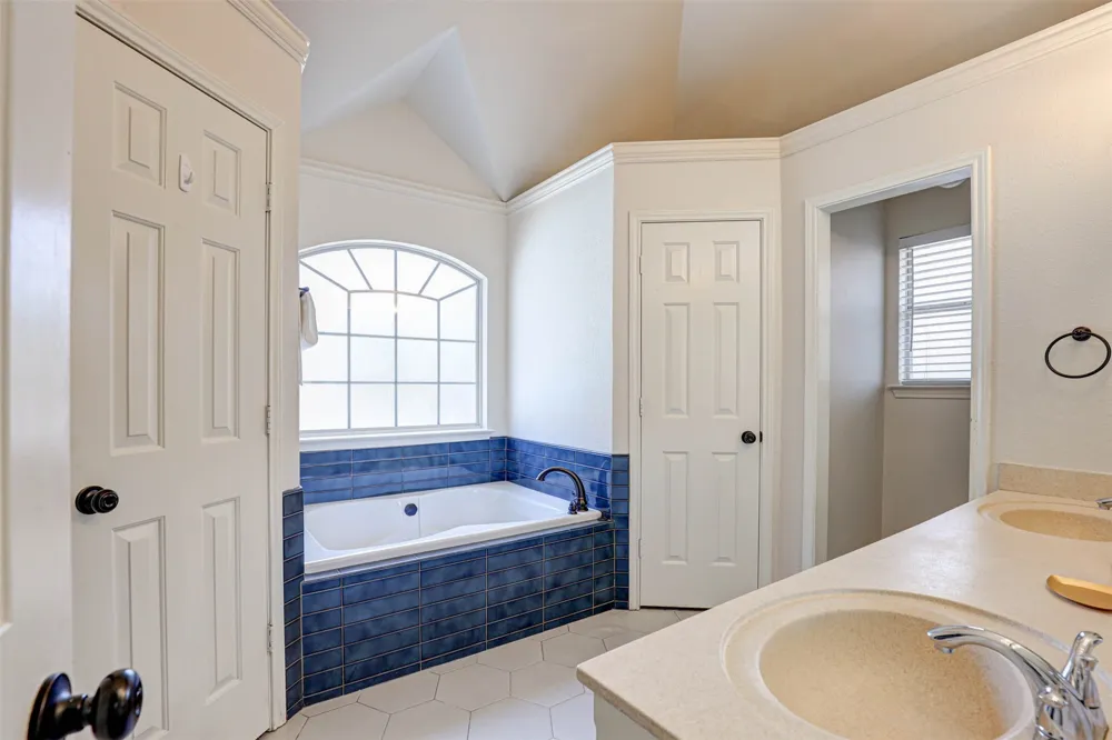 7104 Cook Circle North Richland Hills, TX 76182