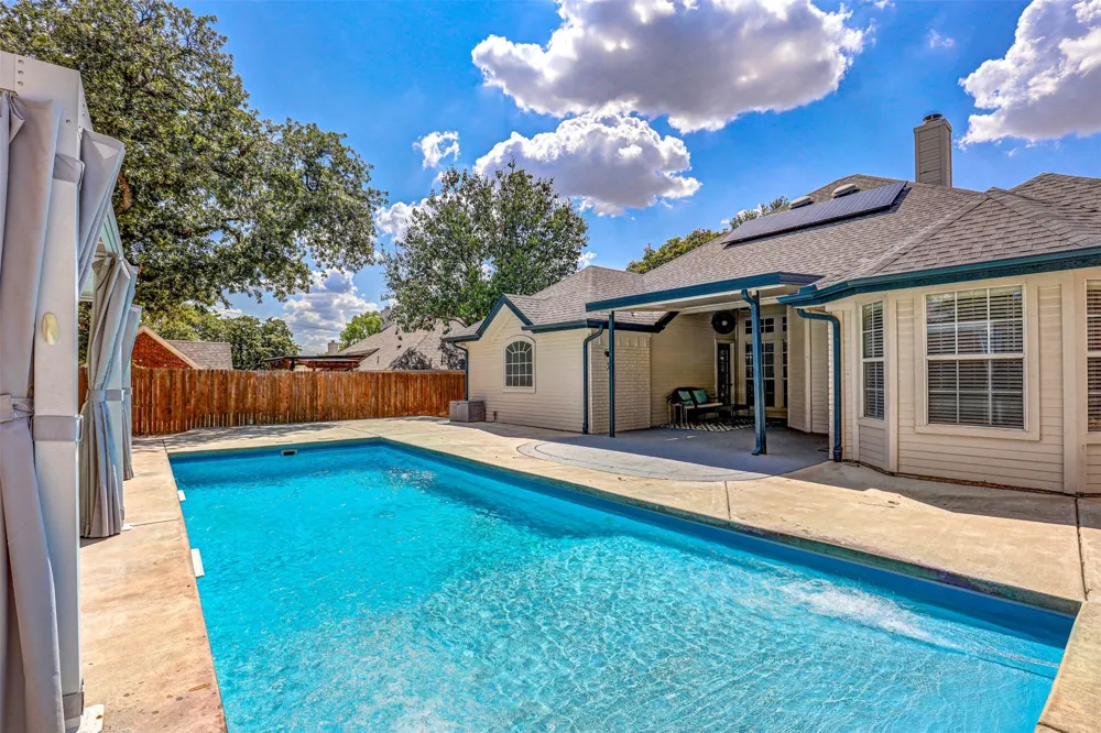 7104 Cook Circle North Richland Hills, TX 76182