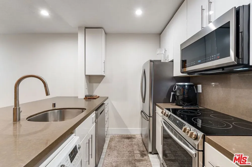 141 S Clark Drive #224 Los Angeles, CA 90048