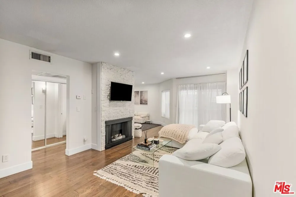 141 S Clark Drive #224 Los Angeles, CA 90048