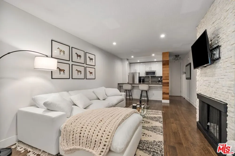 141 S Clark Drive #224 Los Angeles, CA 90048