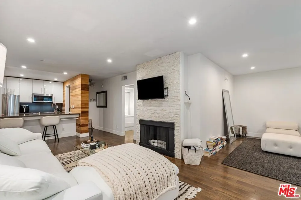 141 S Clark Drive #224 Los Angeles, CA 90048