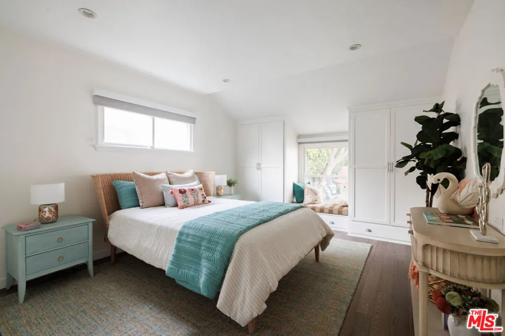 4176 Klump Avenue Studio City, CA 91602