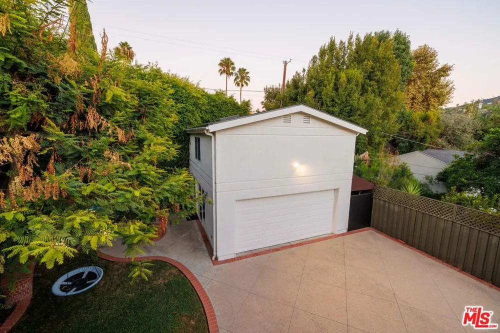 4176 Klump Avenue Studio City, CA 91602