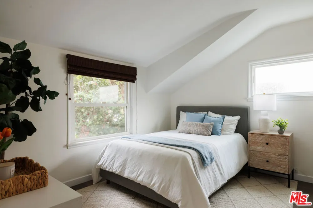 4176 Klump Avenue Studio City, CA 91602