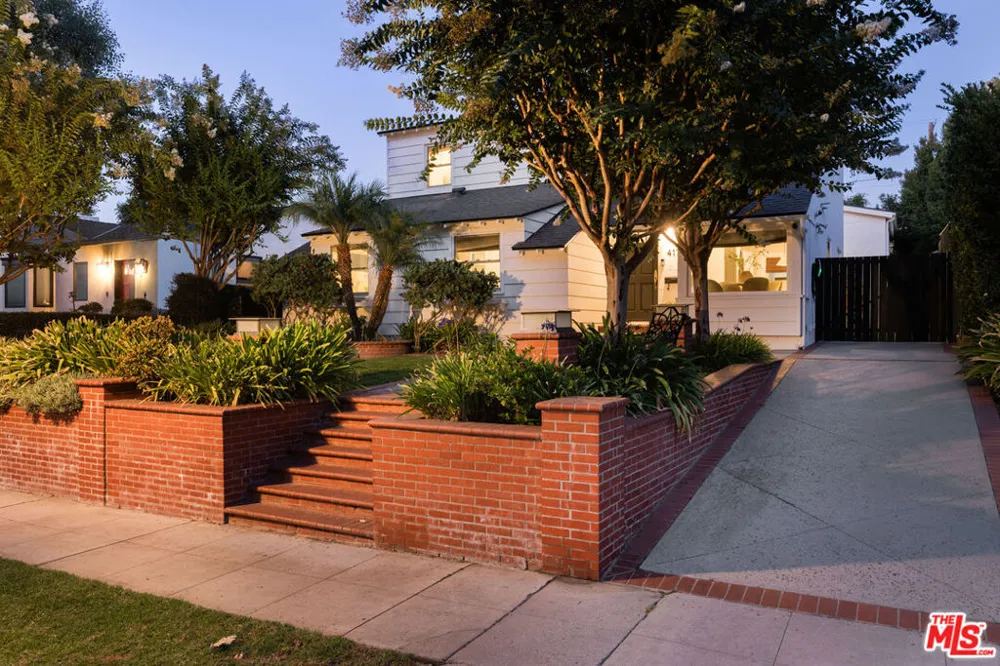 4176 Klump Avenue Studio City, CA 91602