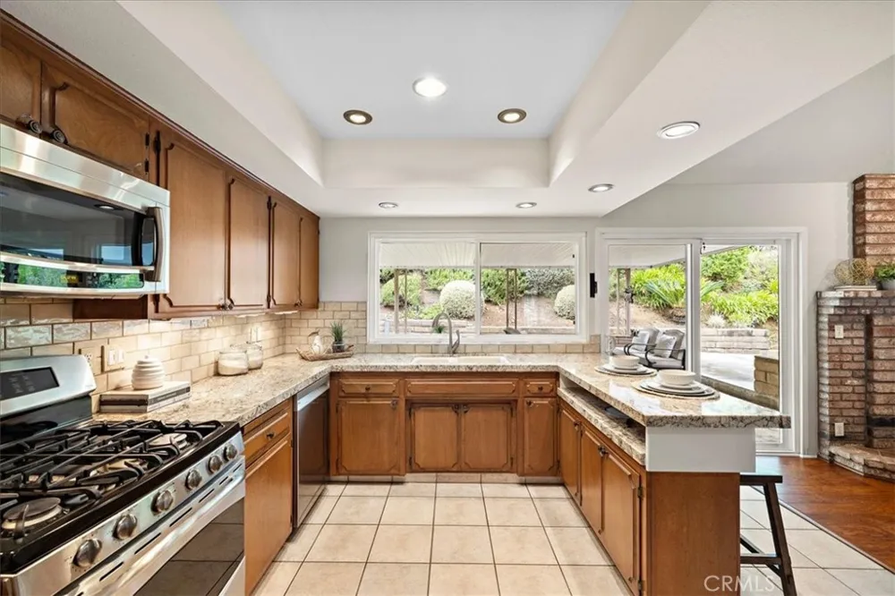 809 Puma Canyon Glendora, CA 91740