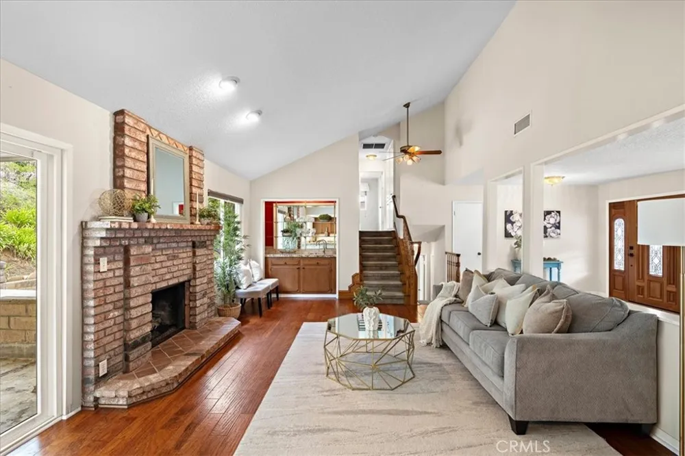809 Puma Canyon Glendora, CA 91740