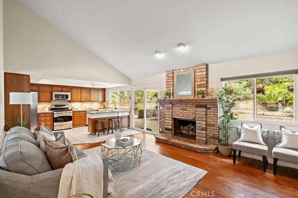 809 Puma Canyon Glendora, CA 91740