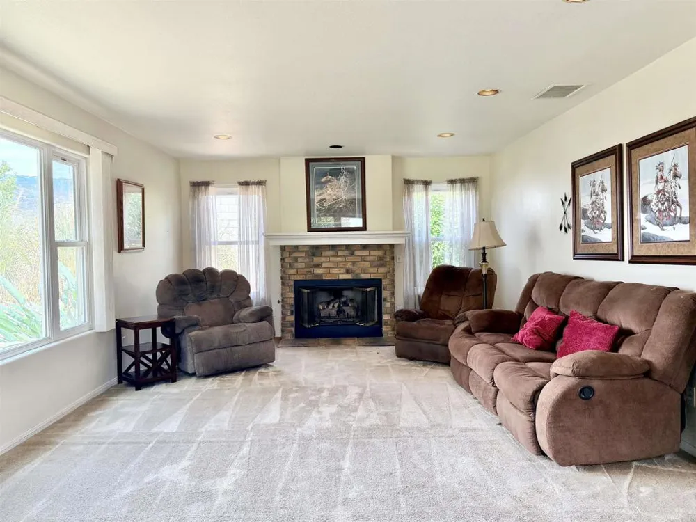 3685 La Hacienda Drive San Bernardino, CA 92404