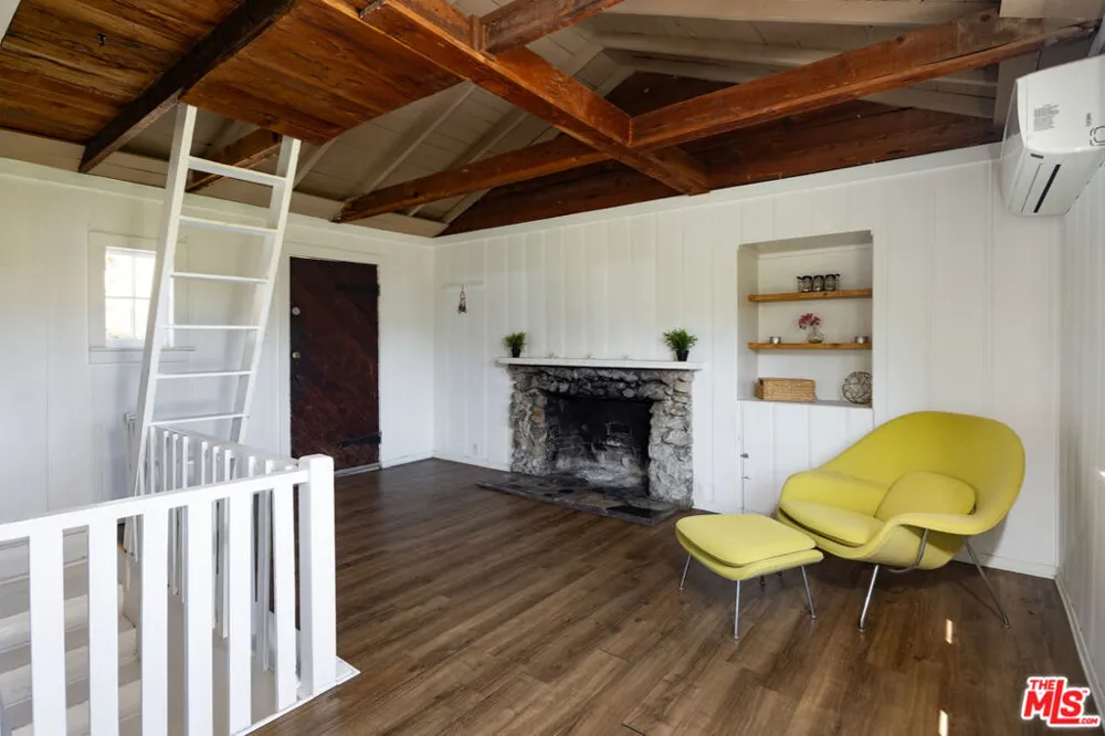 1856 Jewett Drive Los Angeles, CA 90046