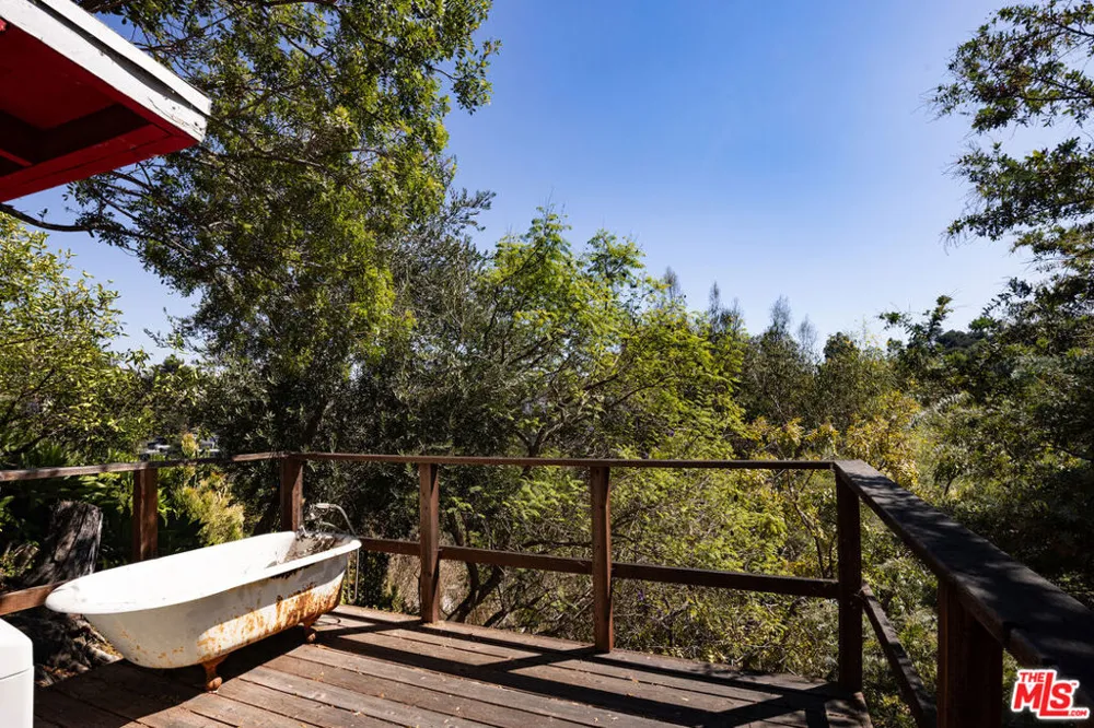 1856 Jewett Drive Los Angeles, CA 90046