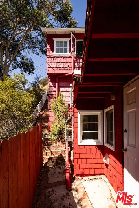 1856 Jewett Drive Los Angeles, CA 90046