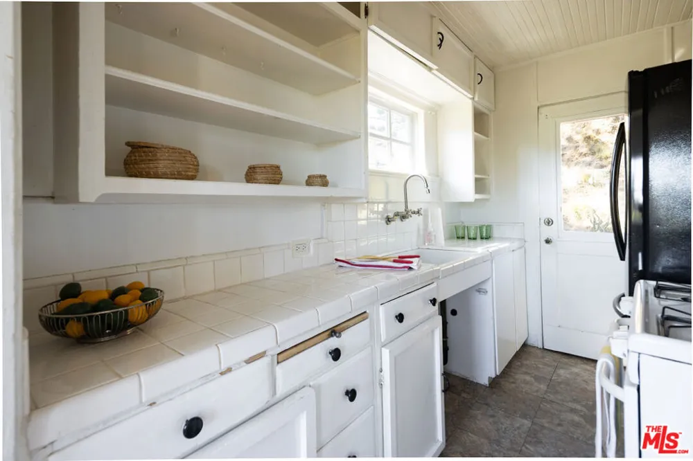 1856 Jewett Drive Los Angeles, CA 90046