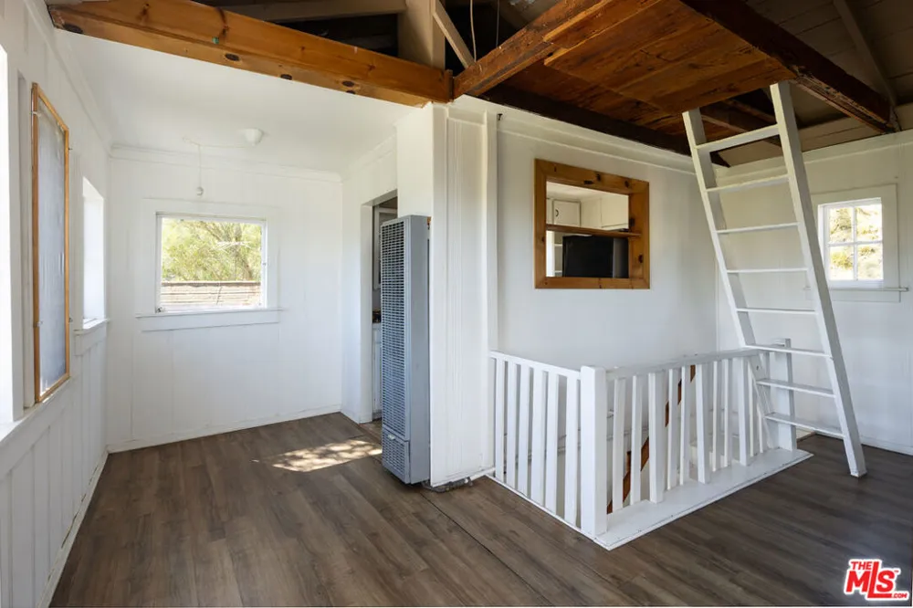 1856 Jewett Drive Los Angeles, CA 90046