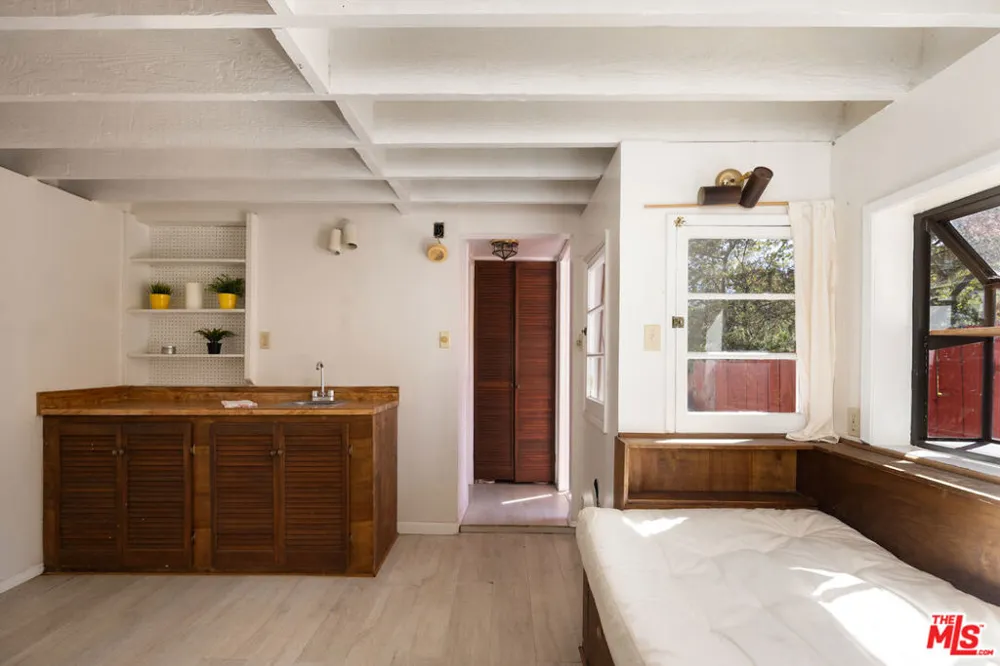1856 Jewett Drive Los Angeles, CA 90046