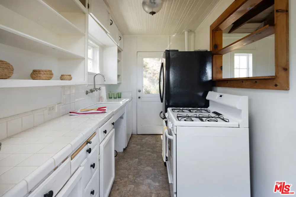 1856 Jewett Drive Los Angeles, CA 90046