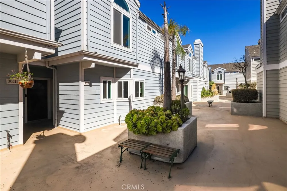 260 Victoria #F2 Costa Mesa, CA 92627