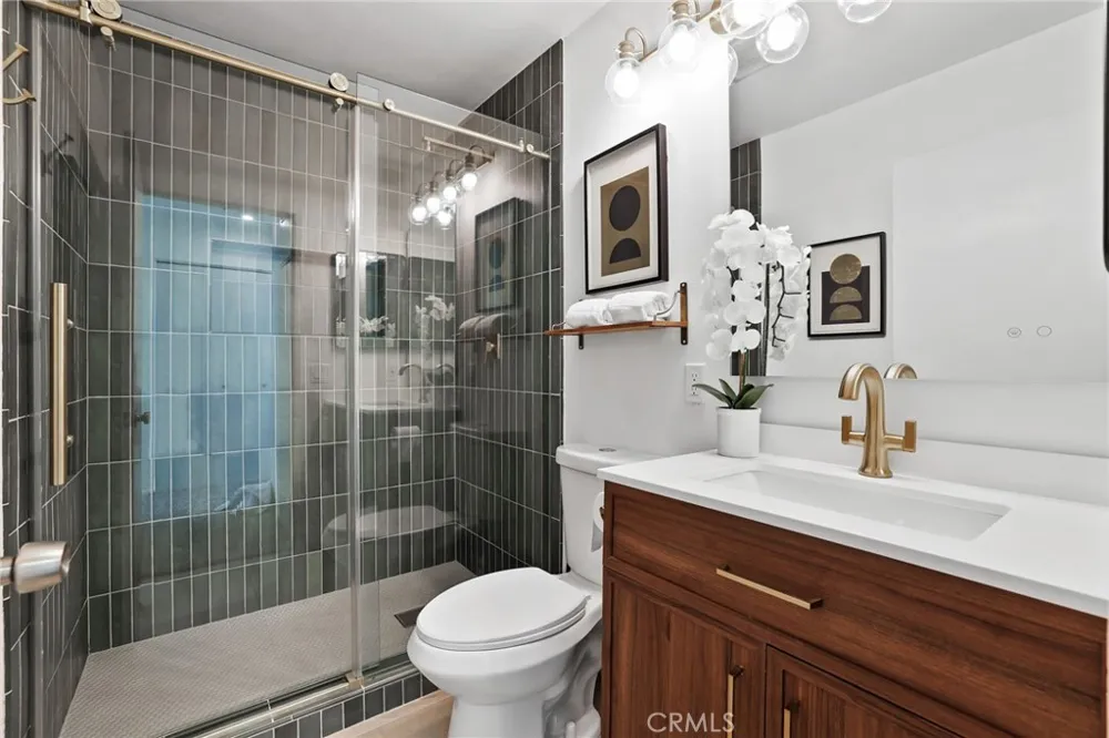 260 Victoria #F2 Costa Mesa, CA 92627