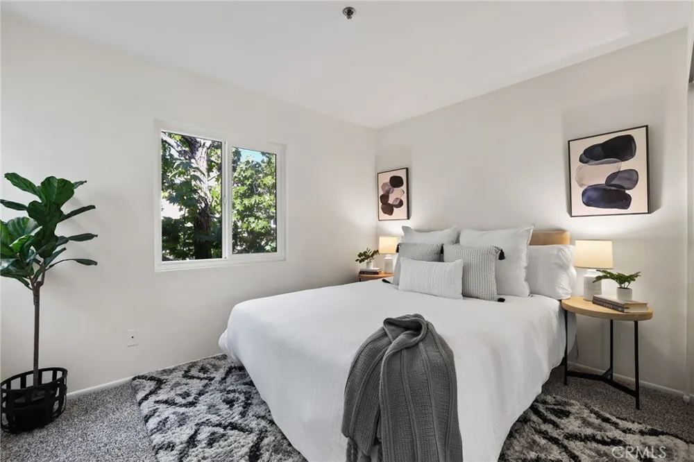 260 Victoria #F2 Costa Mesa, CA 92627