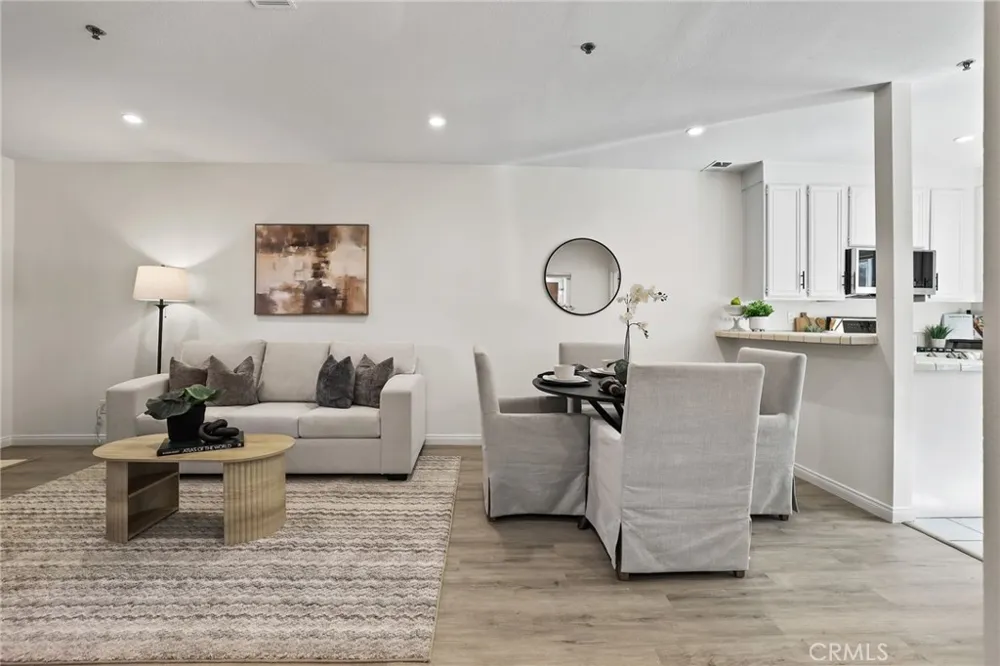 260 Victoria #F2 Costa Mesa, CA 92627