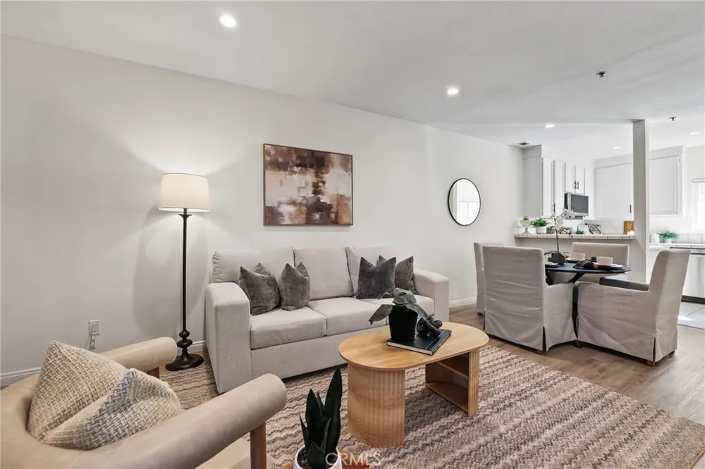 260 Victoria #F2 Costa Mesa, CA 92627
