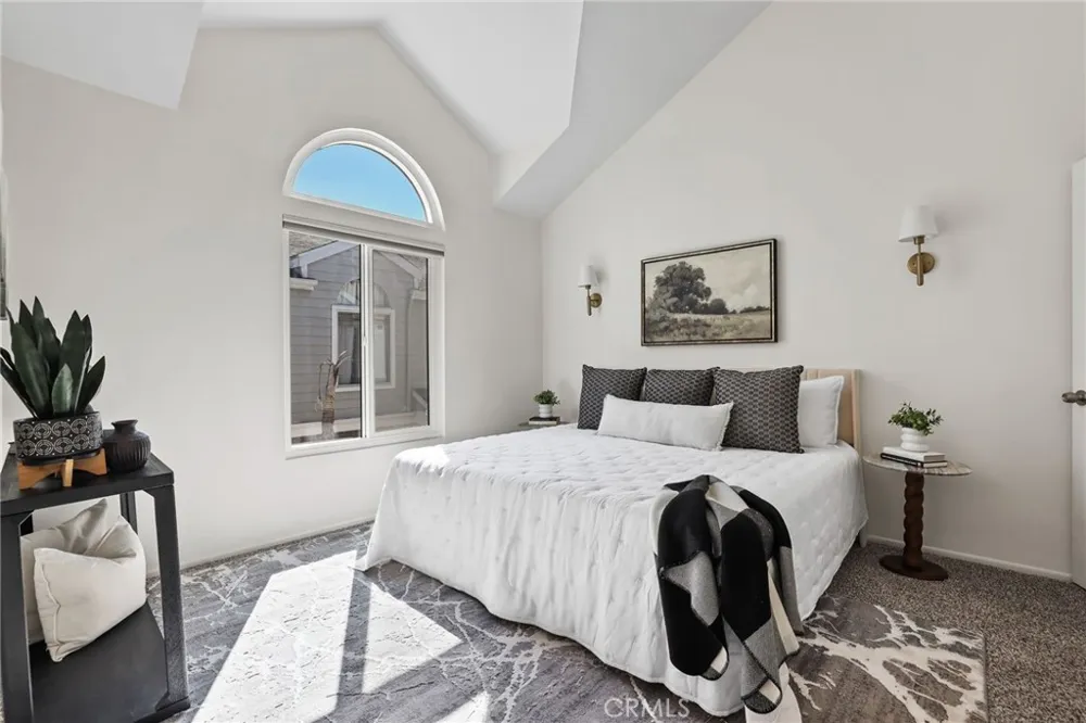 260 Victoria #F2 Costa Mesa, CA 92627