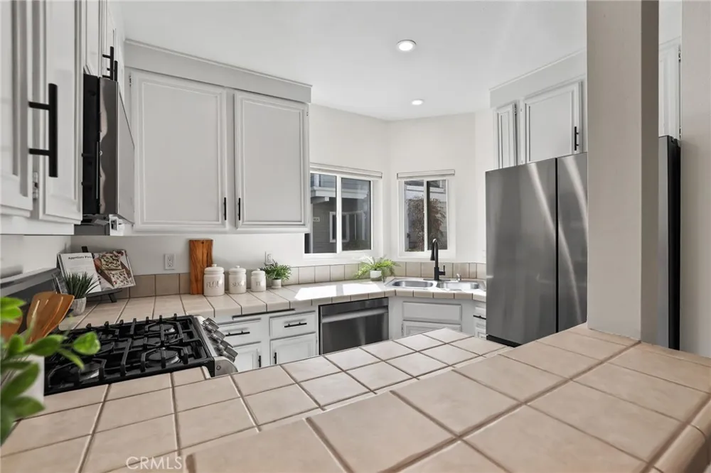 260 Victoria #F2 Costa Mesa, CA 92627