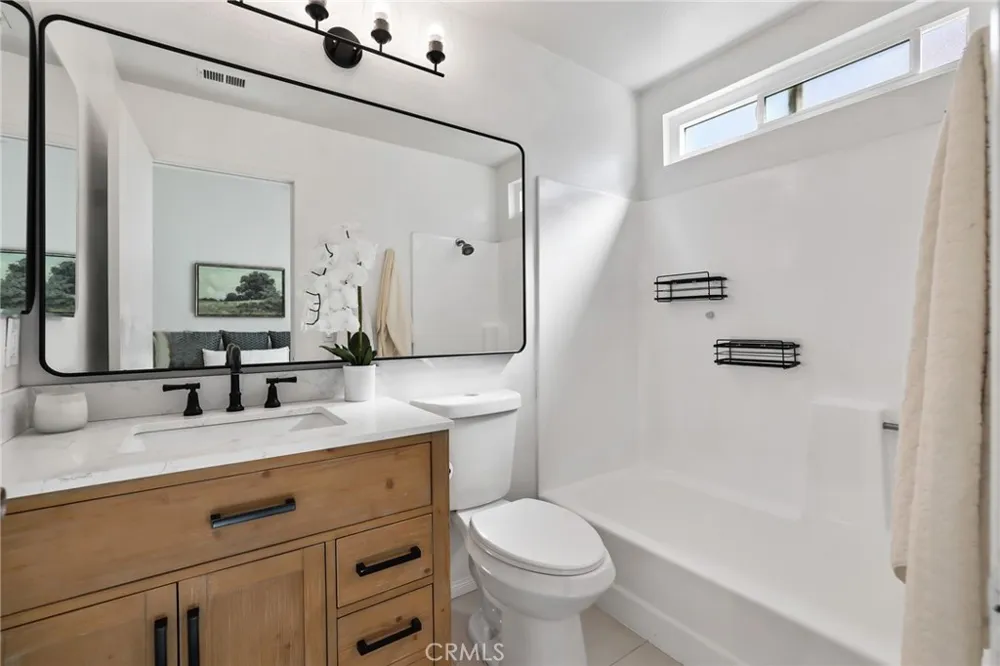 260 Victoria #F2 Costa Mesa, CA 92627