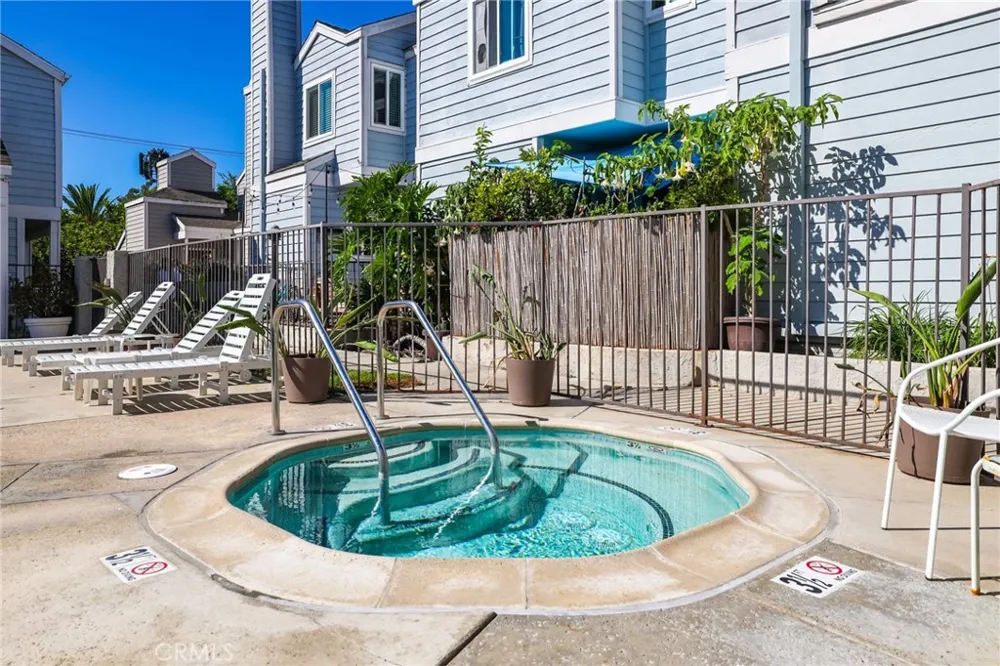 260 Victoria #F2 Costa Mesa, CA 92627