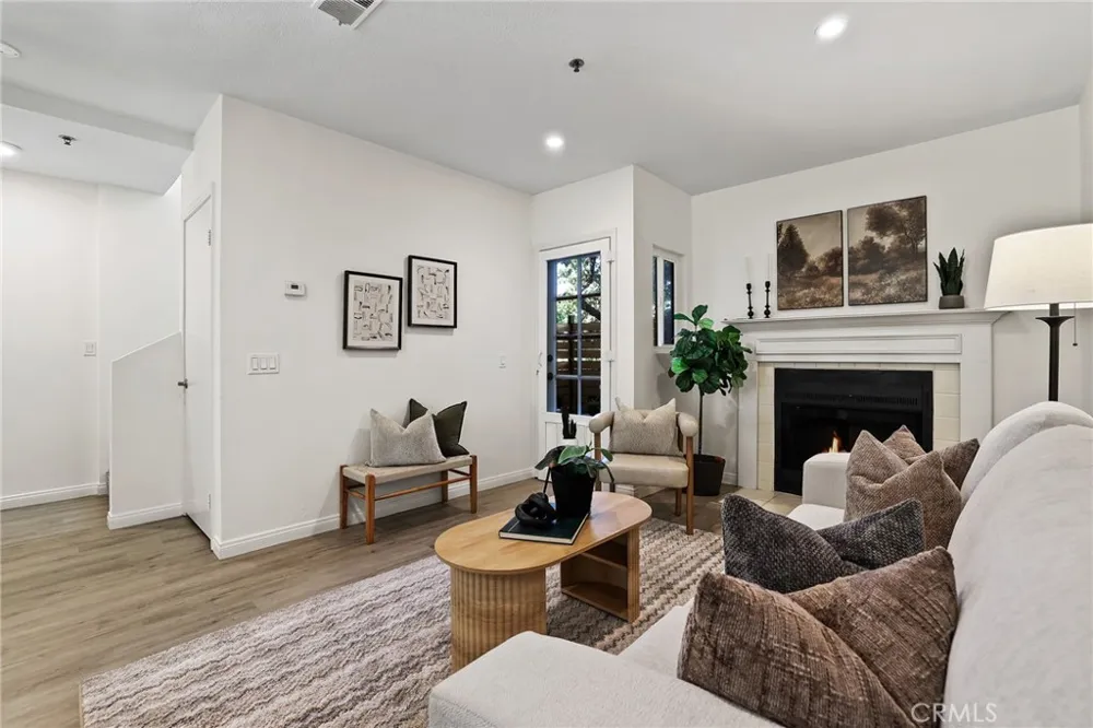260 Victoria #F2 Costa Mesa, CA 92627